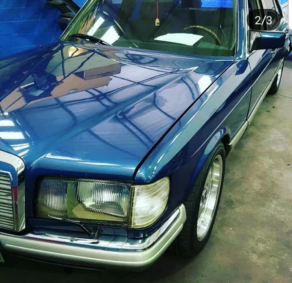 A blue Mercedes-Benz W126 in the workshop